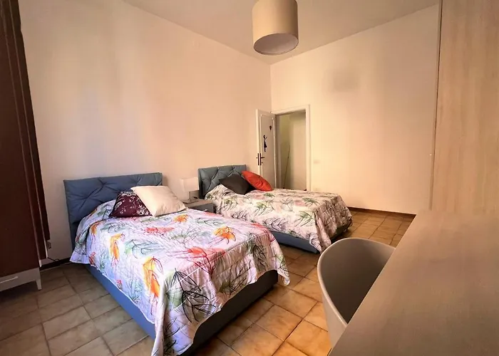 Palazzetto San Giovanni - In Front Of The Baptistry