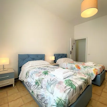 Palazzetto San Giovanni - In Front Of The Baptistry