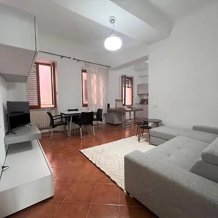 Palazzetto San Giovanni - In Front Of The Baptistry Daire