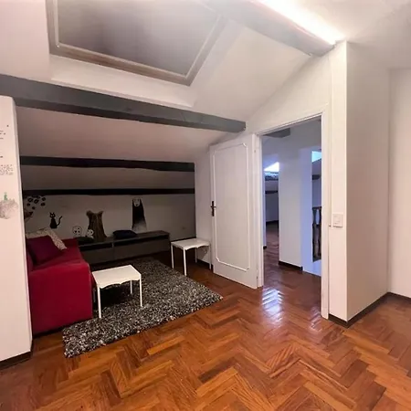 Palazzetto San Giovanni - In Front Of The Baptistry Daire *