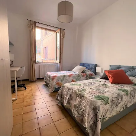 Palazzetto San Giovanni - In Front Of The Baptistry סיינה