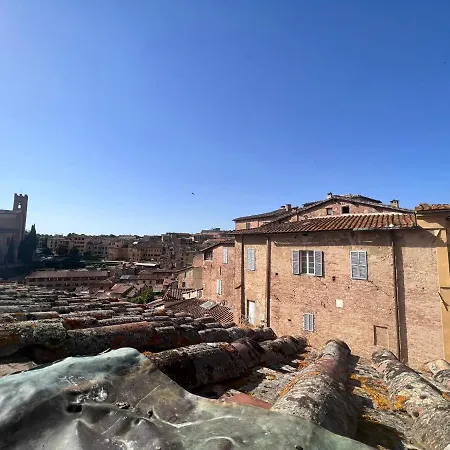 Palazzetto San Giovanni - In Front Of The Baptistry * סיינה