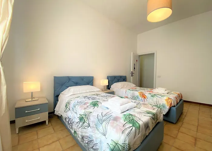 Palazzetto San Giovanni - In Front Of The Baptistry